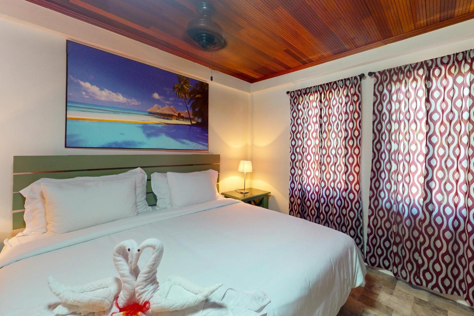 Hummingbird Home Suites San Pedro  Værelse billede